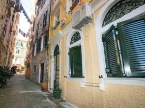 Akis studio apartment Liston square Corfu