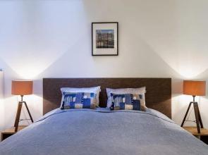 18th Century Groundfloor Canal House with patio/garden