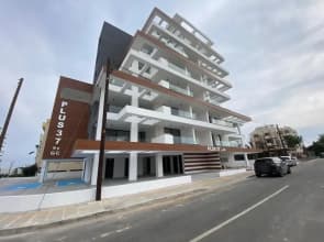 Beachcomber 2-BR Apartment in Larnaca