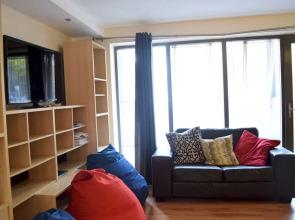 Modern 2 Bedroom Apartment