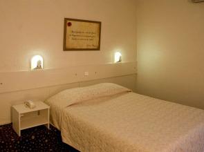 Ours Blanc - Place Victor Hugo