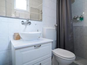 Quiet Luxury Family Apt Belgrade Fortress Center