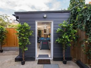 Luxury Versace 1 Bed, Hot Tub, Pool Table, Sky Tv