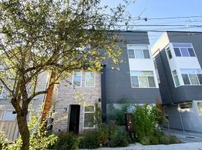 Chic Capitol Hill Townhome W/ Rooftop Deck & AC Townhouse