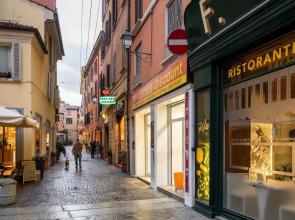 Studio Fusari a Piazza Maggiore by Wonderful Italy