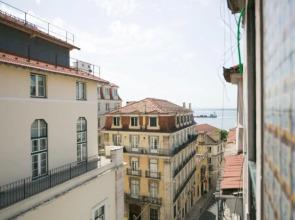 Trendy and Super Central Apartment 21 by Lisbonne Collection