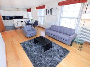 College Green Beautiful Apartment