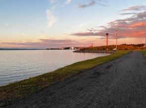 Uusi upea asunto järvinäköalalla ja autohallilla