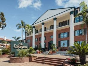 Lafayette Hotel & Club