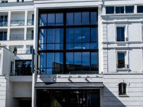 Hotel Atrium by HappyCulture