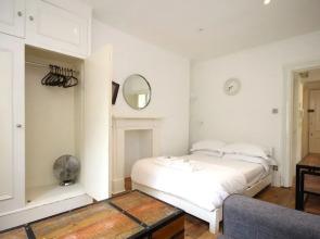 Cosy Central Soho City Studio Apartment