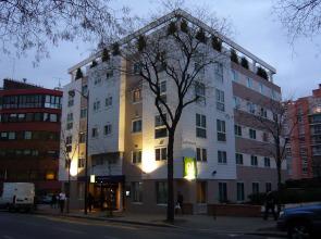 ibis Styles Paris Tolbiac Bibliotheque