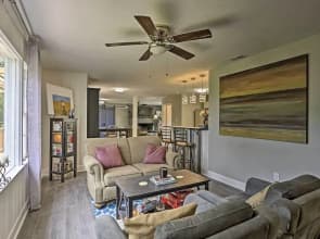 Family-friendly Escape ~ 6 Mi to City Center!