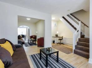 2-bed House - Sleeps 7 & Free Parking