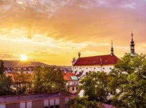 HOME ALONE 5BR+3BATH Penthouse in center of Prague