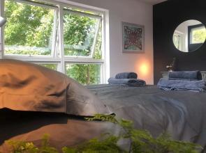 3-bed Flat w/ 2 Terraces in Hackney, East London!