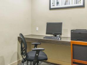 Comfort Suites Downtown