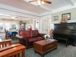 Corona Del Mar - 5 Br Home