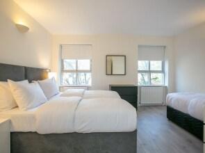 Georgian Square Apartments