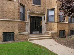 3BR Sunny and Spacious Apt in Lakeview