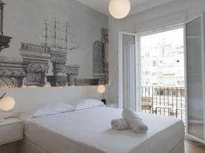 Chic & Central in Lively but Quiet Area