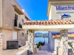 Apartments Maestral