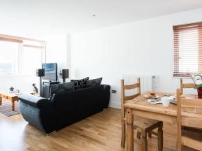 Modern Muscians 2BR Flat in Greenwich