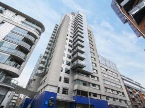 Borough Flat With City Views by Underthedoormat