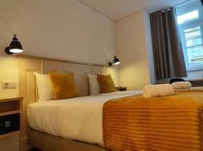 Bacalhoeiros 125 Hotel