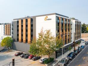 University of Washington New Apartment Studio w/kitchen and balcony