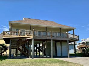 Best Little Shorehouse 3 Bedroom Home by RedAwning