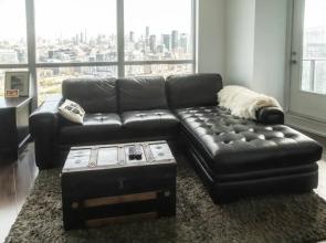 Modern 2 bedroom Condo with CN Tower Views