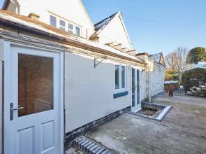 Host Stay Raven s Nest Suite