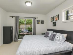 Seattle Vacation Home: The Library