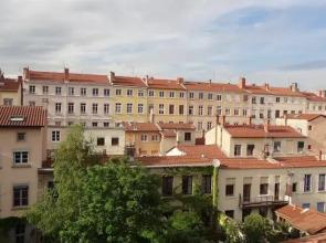 La Haut sur la Colline