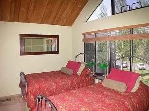 489 Ala Wai, 48 3 Bedroom Condo by RedAwning