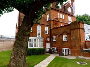 Fox Connaught London ExCeL Hotel