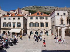 Miro Studio Apartments