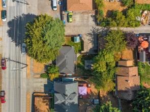 Magnolia'S Scarlet Door Discovery Park