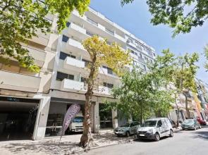 Spacious 1 Bed Apt w/Balcony, Sleeps 3