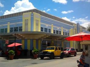 King bed, cozy one-bedroom apartment/ private deck