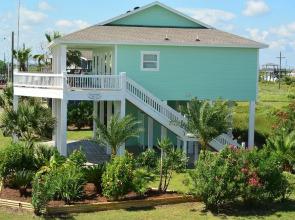 Parrot Head 3 Bedroom Home by RedAwning