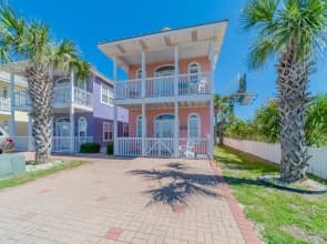Paradise By The Pier 2 Bedroom Home by RedAwning