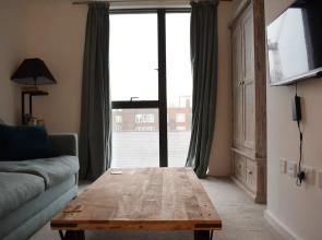 Spacious Greenwich Flat