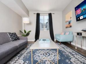 Lux Apt by SeaWorld. Pool, Hot Tub, Gym, King Beds