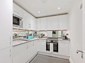 Sophisticated 2 Bed, 2 Bath apt in Angel