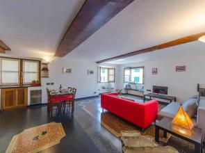 ALTIDO Colorful Flat for 5 close to Piazza De Ferrari