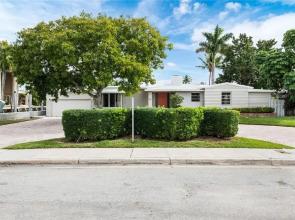 Water Front House Best Deal Walk to Beach Heated Pool 3 Bed Rooms Sleeps 6