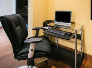 Super 8 Oklahoma Airport Fairgrounds West