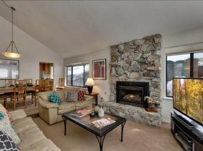 Spacious Riverfront - 3 Br Home